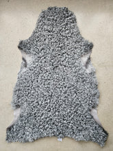 Ladda upp bild till gallerivisning, Lammskinn nr 21

