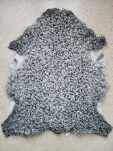 Ladda upp bild till gallerivisning, Lammskinn nr 30
