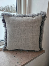 Ladda upp bild till gallerivisning, Lammskinnskudde
