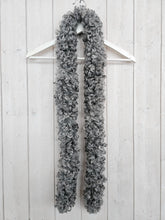 Ladda upp bild till gallerivisning, Lammskinnsboa
