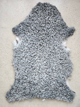 Ladda upp bild till gallerivisning, Lammskinn nr 31
