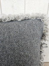 Ladda upp bild till gallerivisning, Lammskinnskudde
