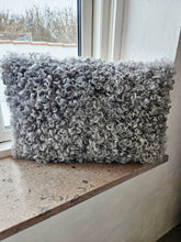 Ladda upp bild till gallerivisning, Lammskinnskudde
