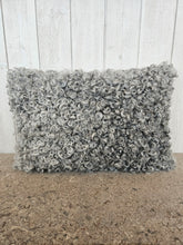 Ladda upp bild till gallerivisning, Lammskinnskudde
