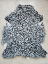 Ladda upp bild till gallerivisning, Lammskinn nr 26
