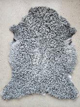 Ladda upp bild till gallerivisning, Lammskinn nr 28
